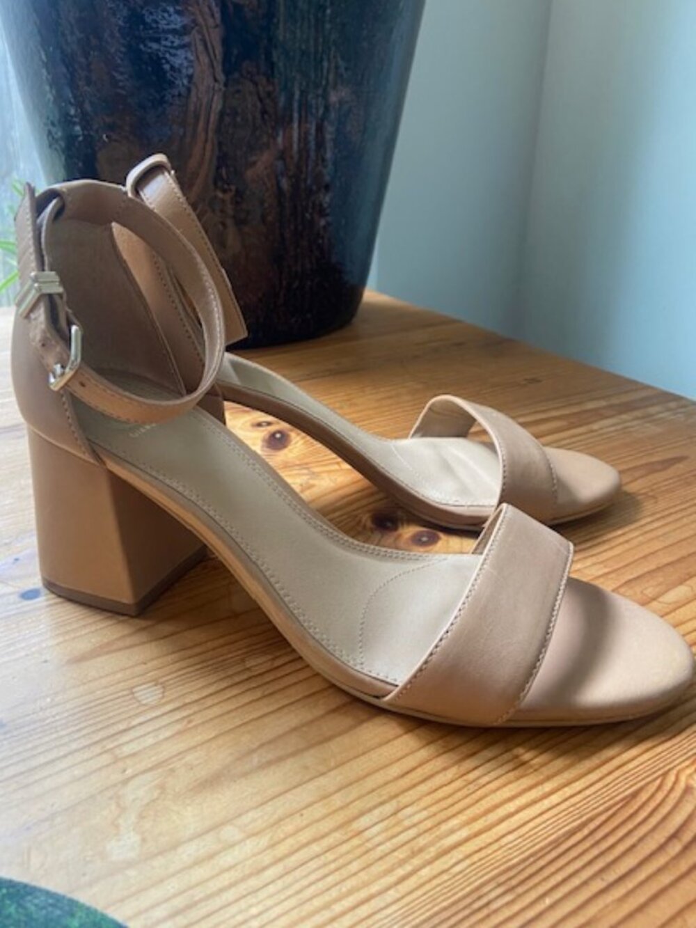 Gianni Bini GB Nude Ankle-Strap Block Heel Sandals Gold Buckle Size 8.5
